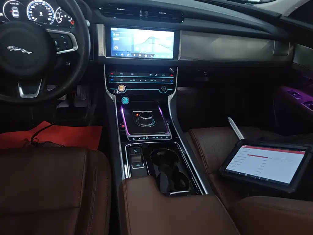 صورة 10 - Jaguar XFL