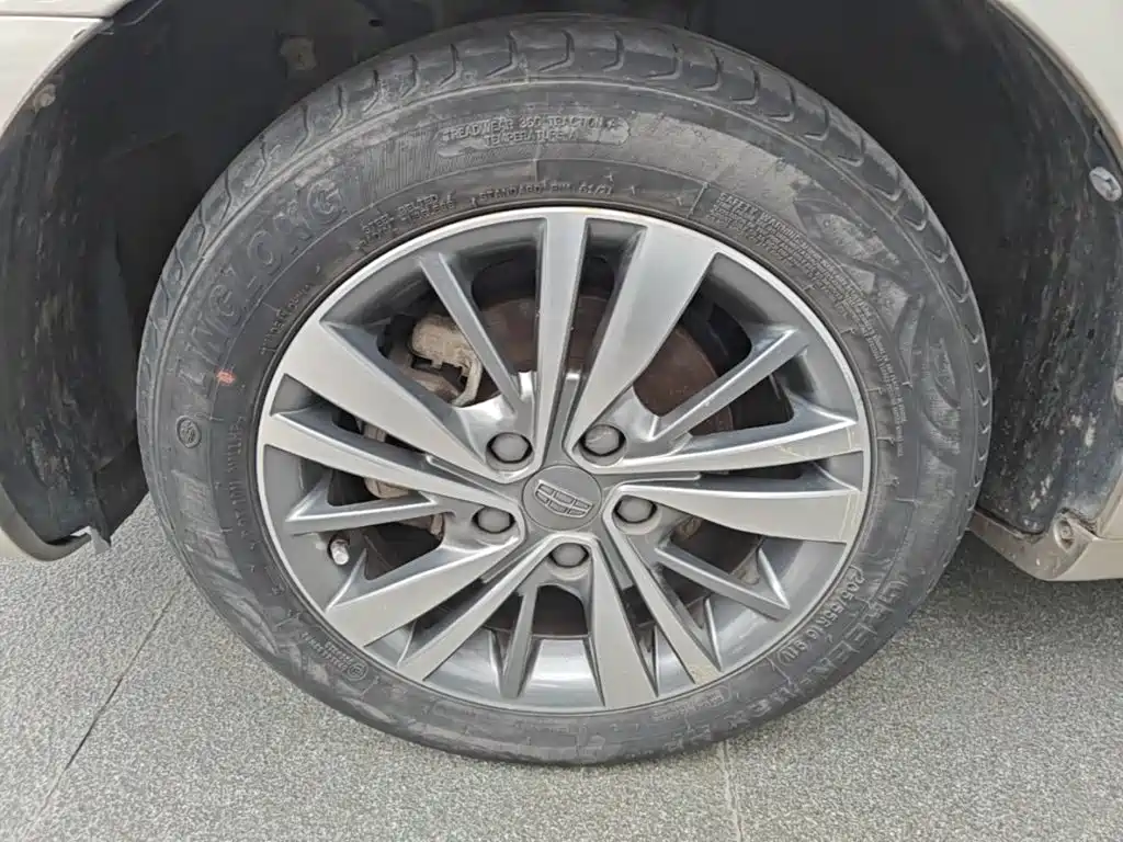 Фото 23 - Geely Emgrand