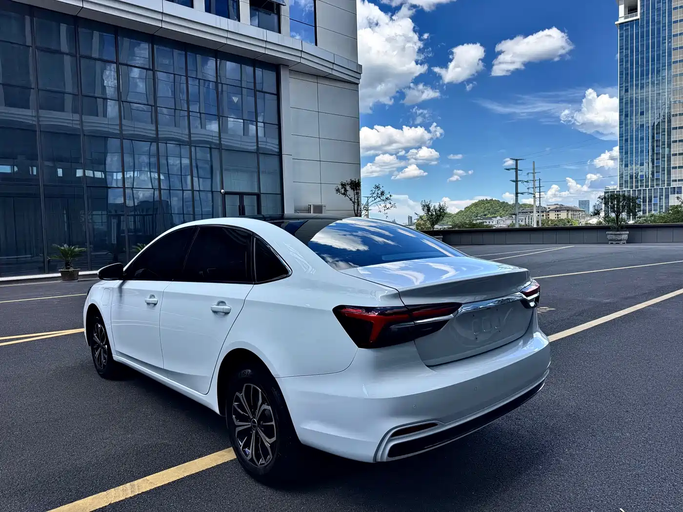 Roewe i6 MAX EV 2023 2023 EV 420 Sunroof Special Edition
