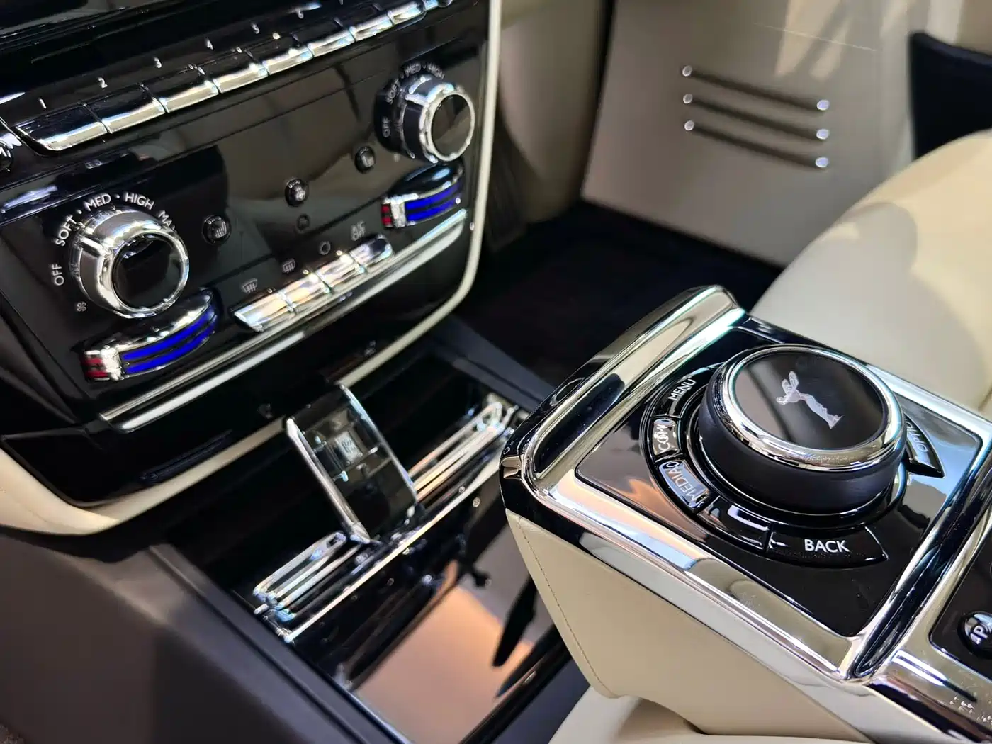 Rolls-Royce Phantom 2018 6.7T Long Wheelbase Version фото 12