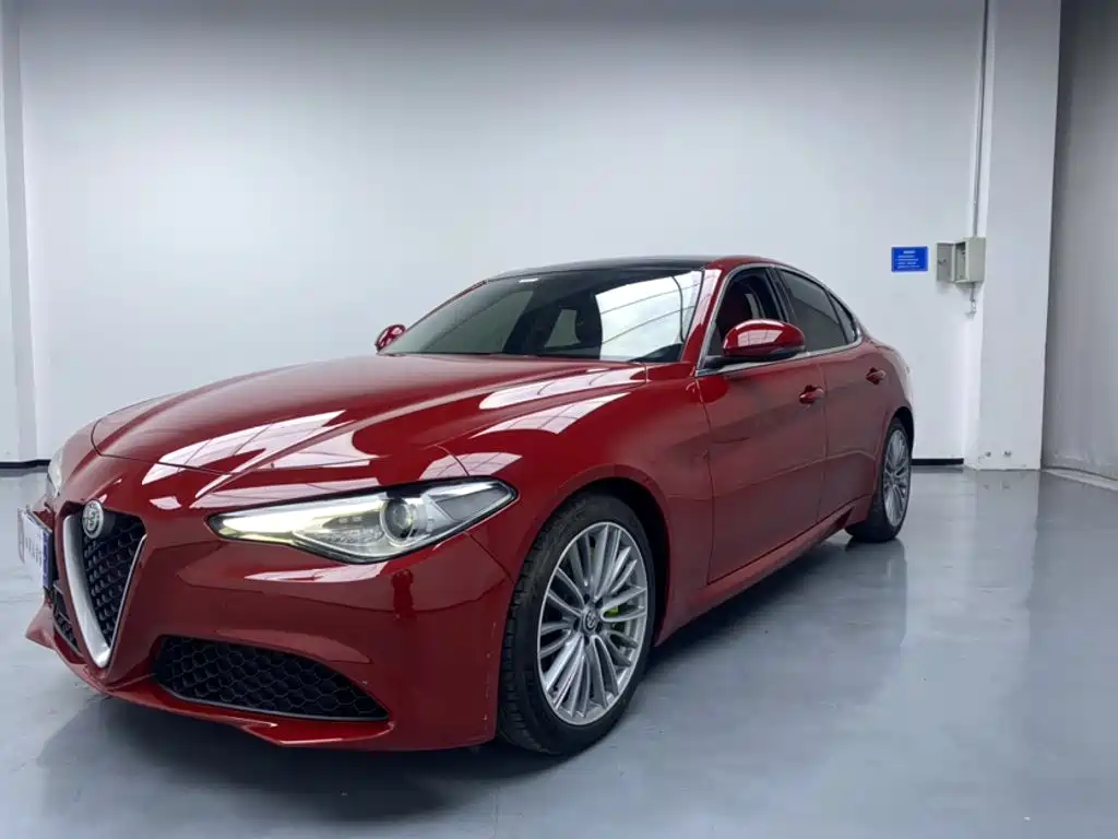 Alfa Romeo Giulia 2018 2017 2.0T 280HP Luxury Edition