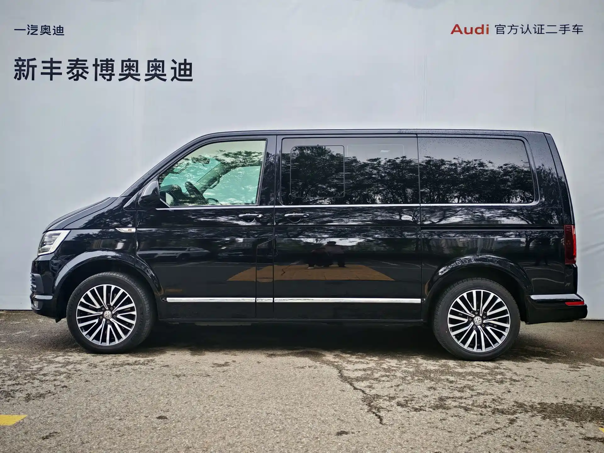 Фото 3 - Volkswagen Multivan