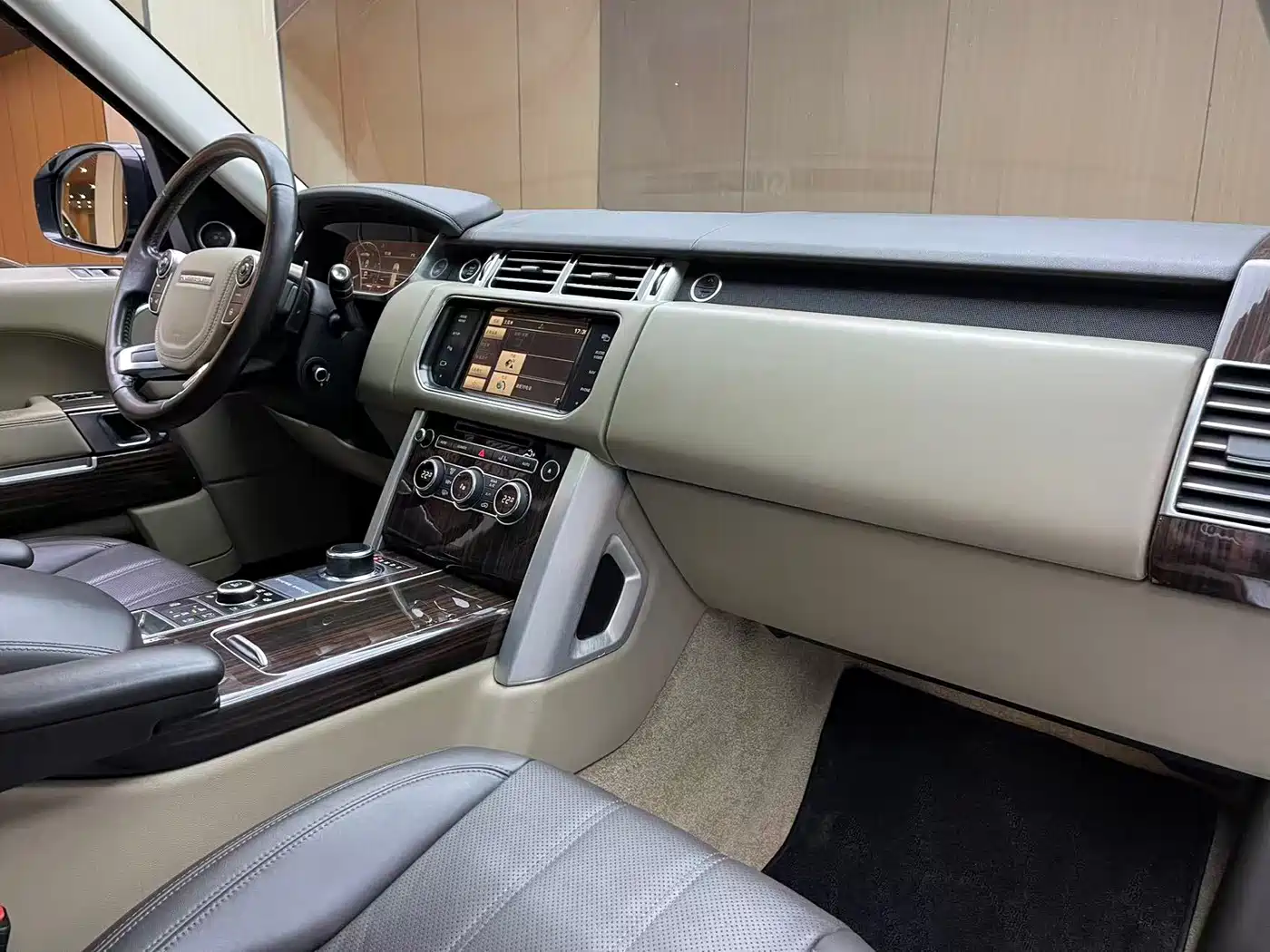 Land Rover Range Rover 2014 3.0 SC V6 Vogue SE Genesis Extended Edition фото 6