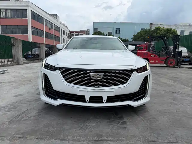 Cadillac CT5 28T, Люкс