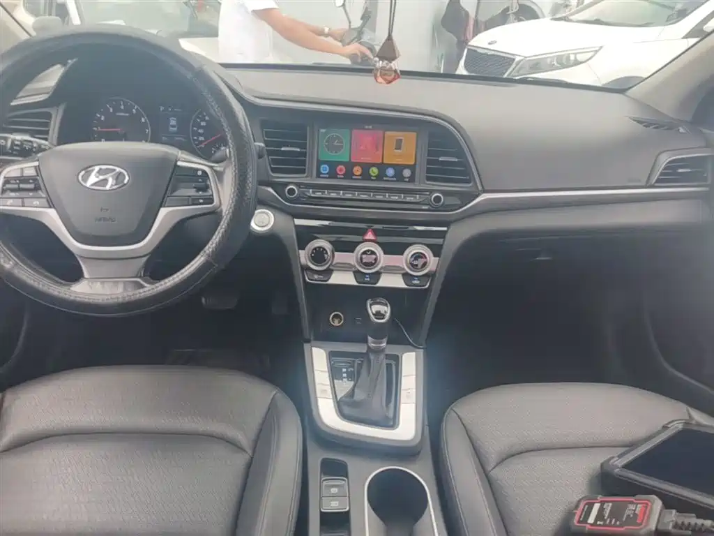 Hyundai Elantra 2019 1.5L CVT Smart Elite фото 13