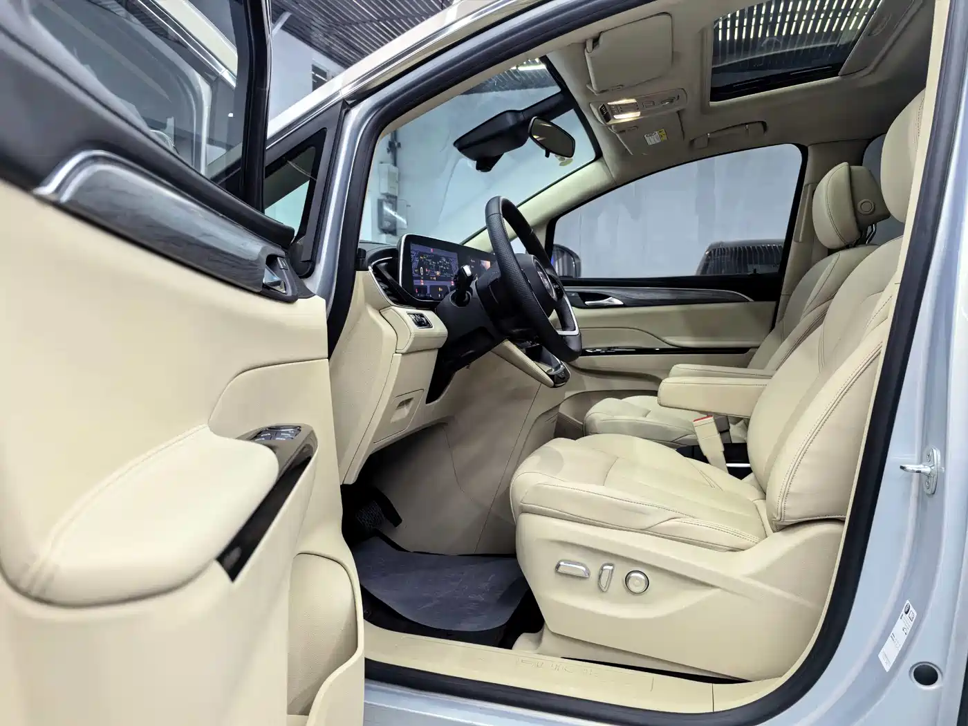Buick GL8 New Energy 2025 Landlux Smart Edition 7-seater фото 3