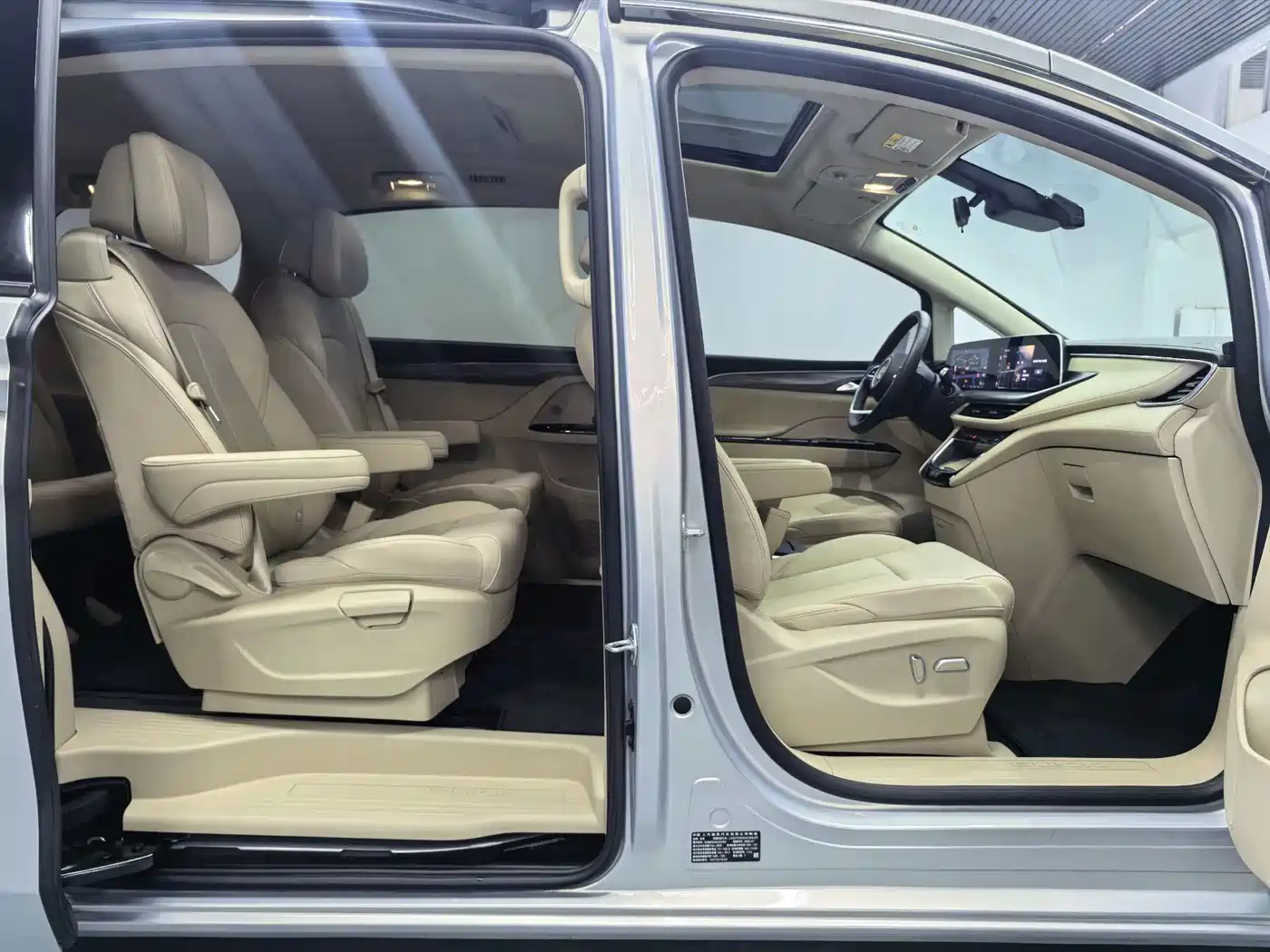 Buick GL8 New Energy 2025 Landlux Smart Edition 7-seater фото 11