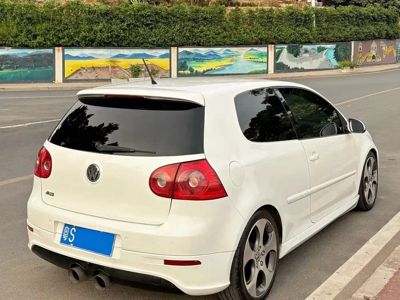 Volkswagen Golf (Import) 2006 GTI 2.0T 3-Door фото 5
