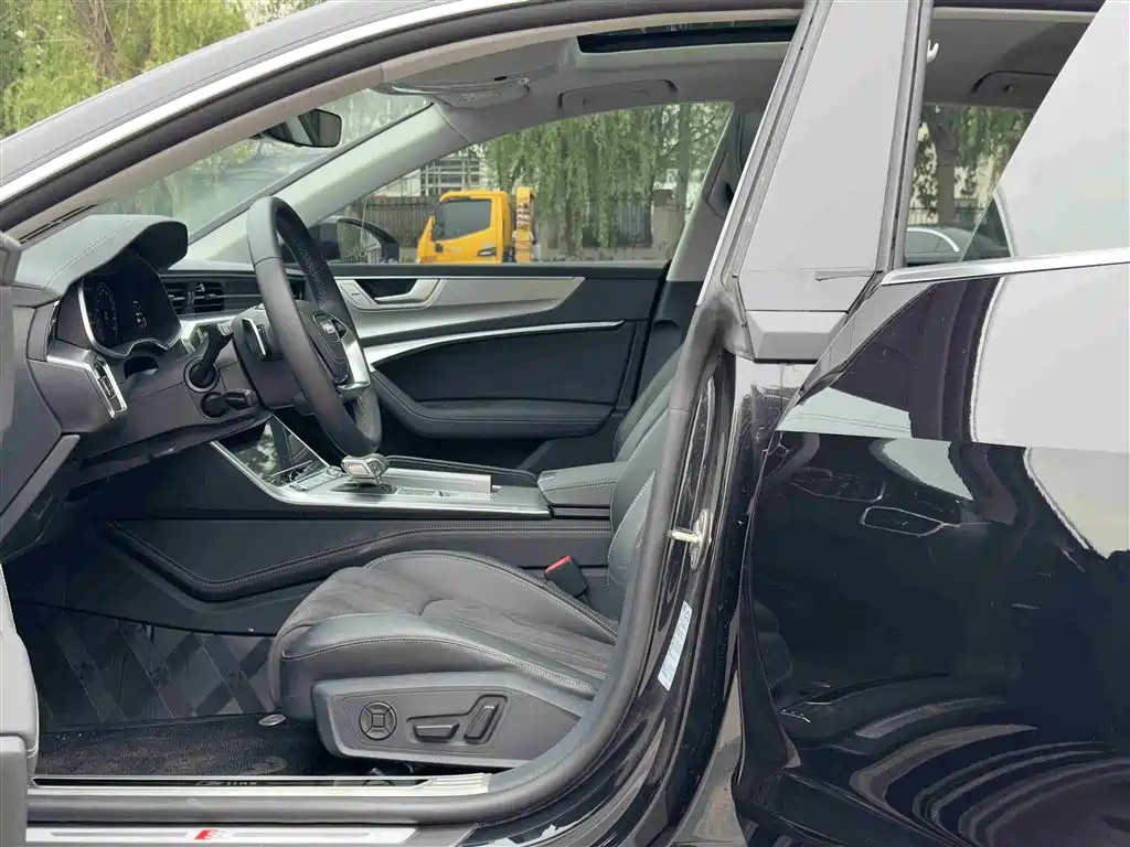 Audi A7L 2024 45 TFSI Luxury фото 6