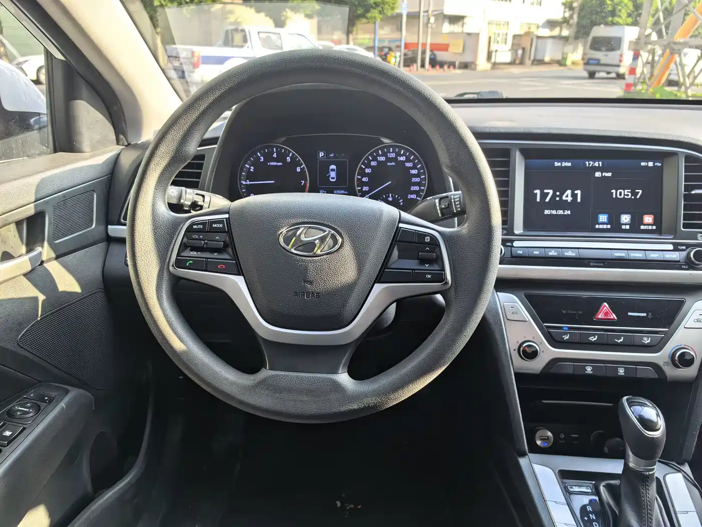 Hyundai Elantra 2018 1.6L Automatic 15th Anniversary Special Edition фото 9
