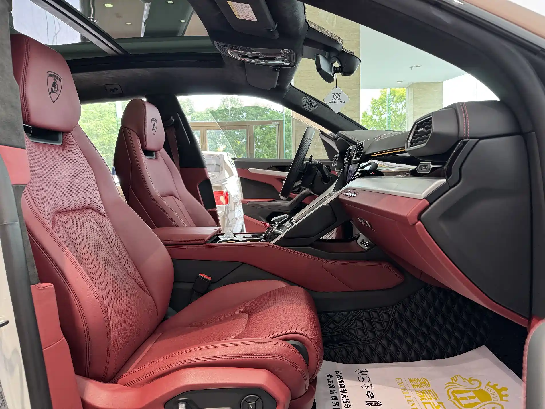 Фото 13 - Lamborghini Urus