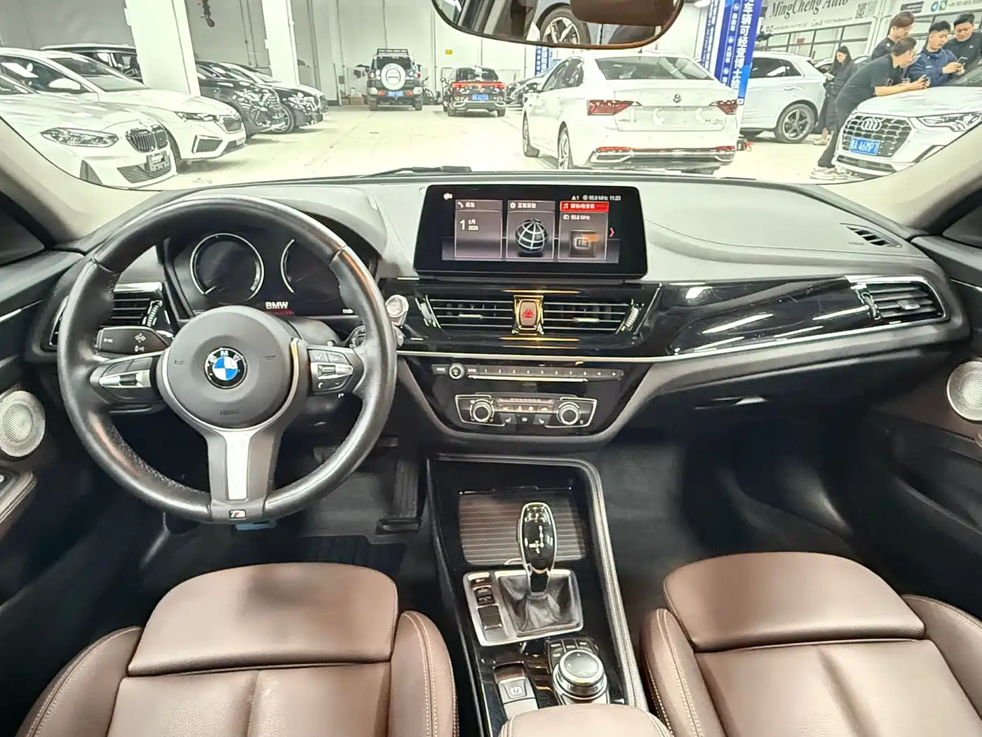 BMW 1 Series 2023 120i M Sport Shadow Edition фото 20