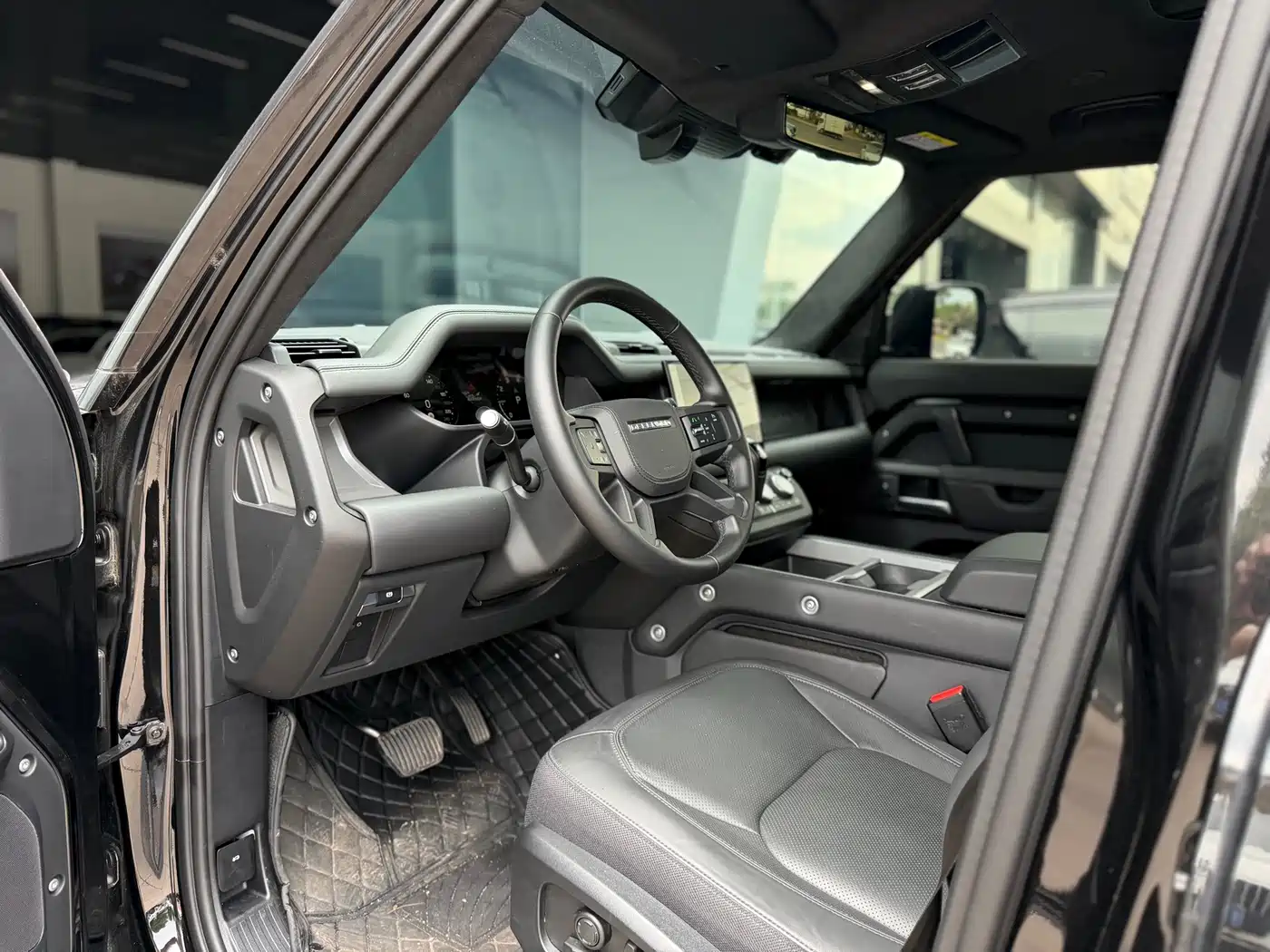 Photo 7 - Land Rover Defender