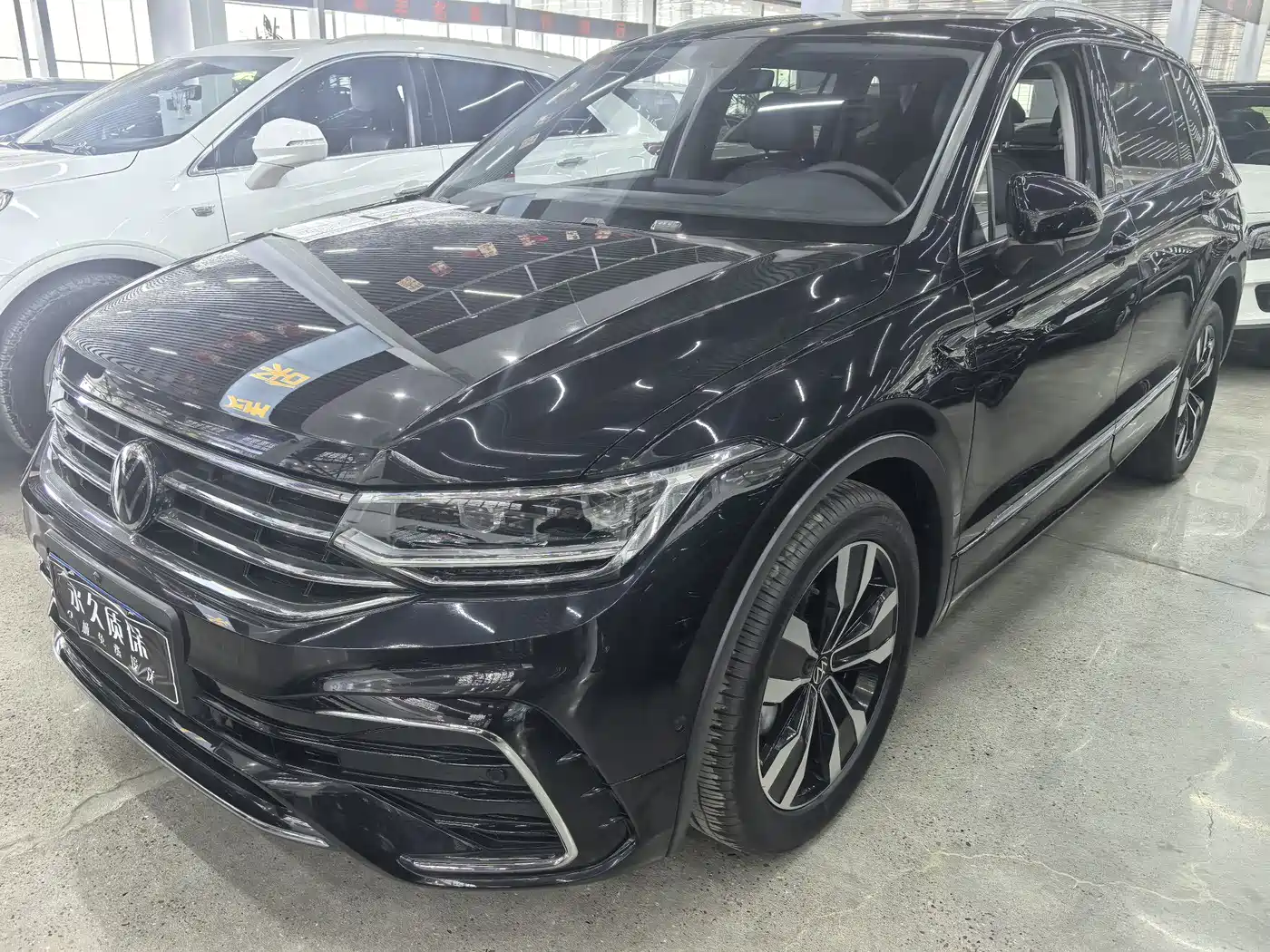 Volkswagen Tiguan L 2023 330TSI Auto 2WD R-Line Premium Edition фото 7