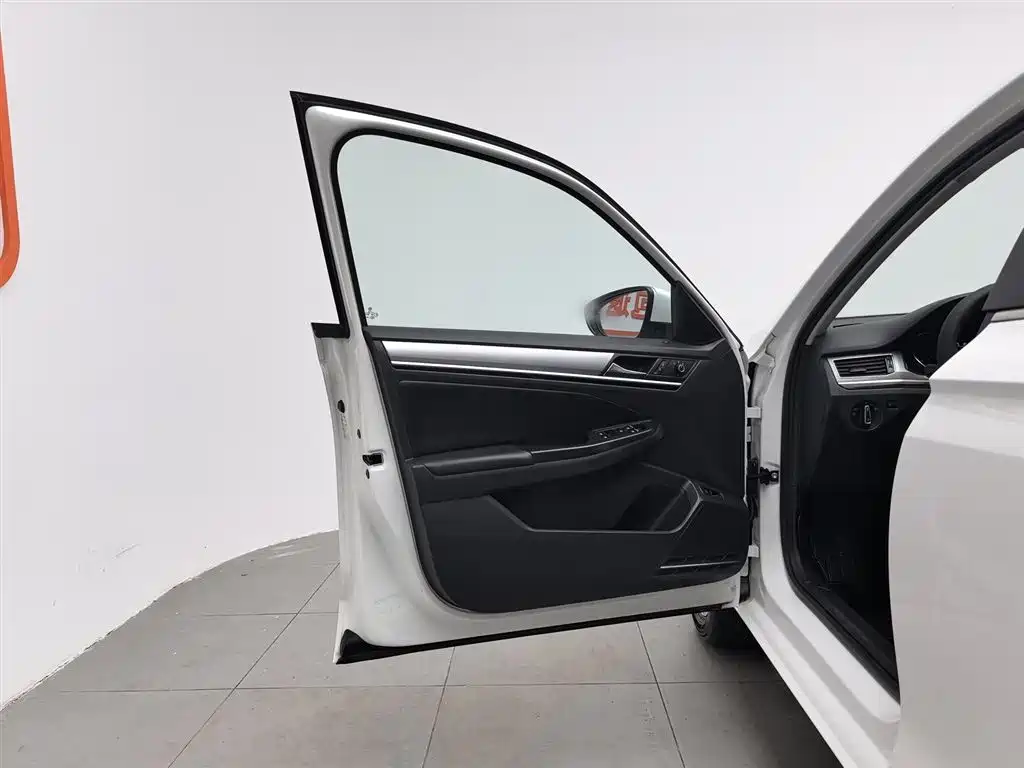 Volkswagen Bora 2017 1.6L Automatic Comfort фото 8