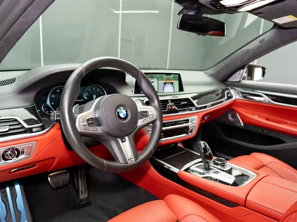 BMW 7 Series 2018 M760Li xDrive фото 10