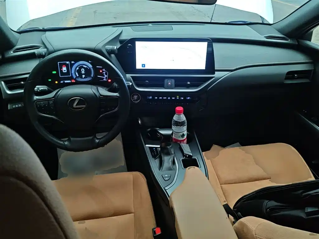 Lexus UX 2022 260h Explore Edition фото 10