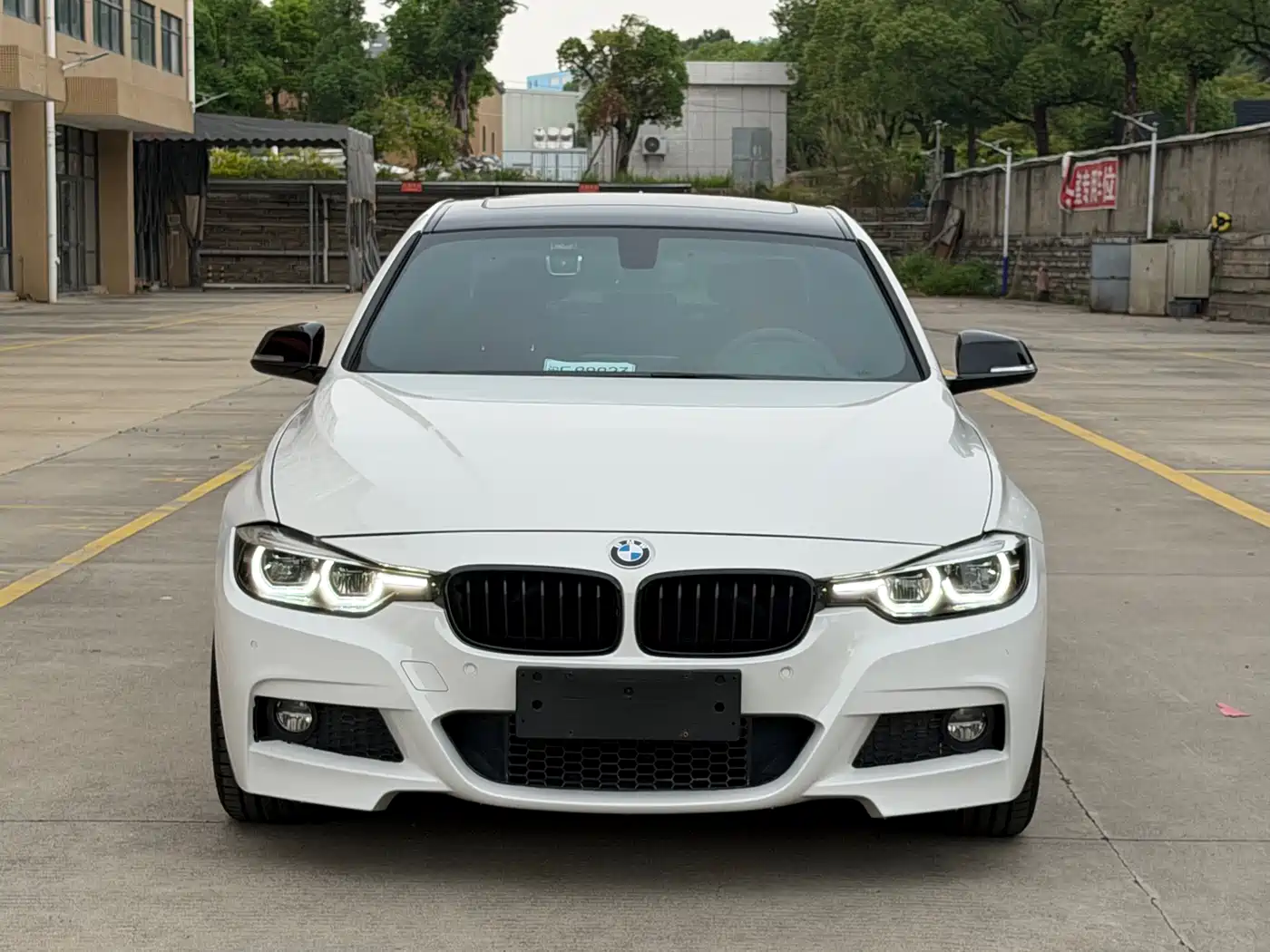 BMW 3 Series 2019 320i M Sport Black Night Edition фото 2