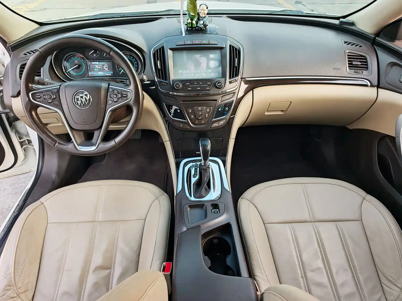 Photo 11 - Buick Regal