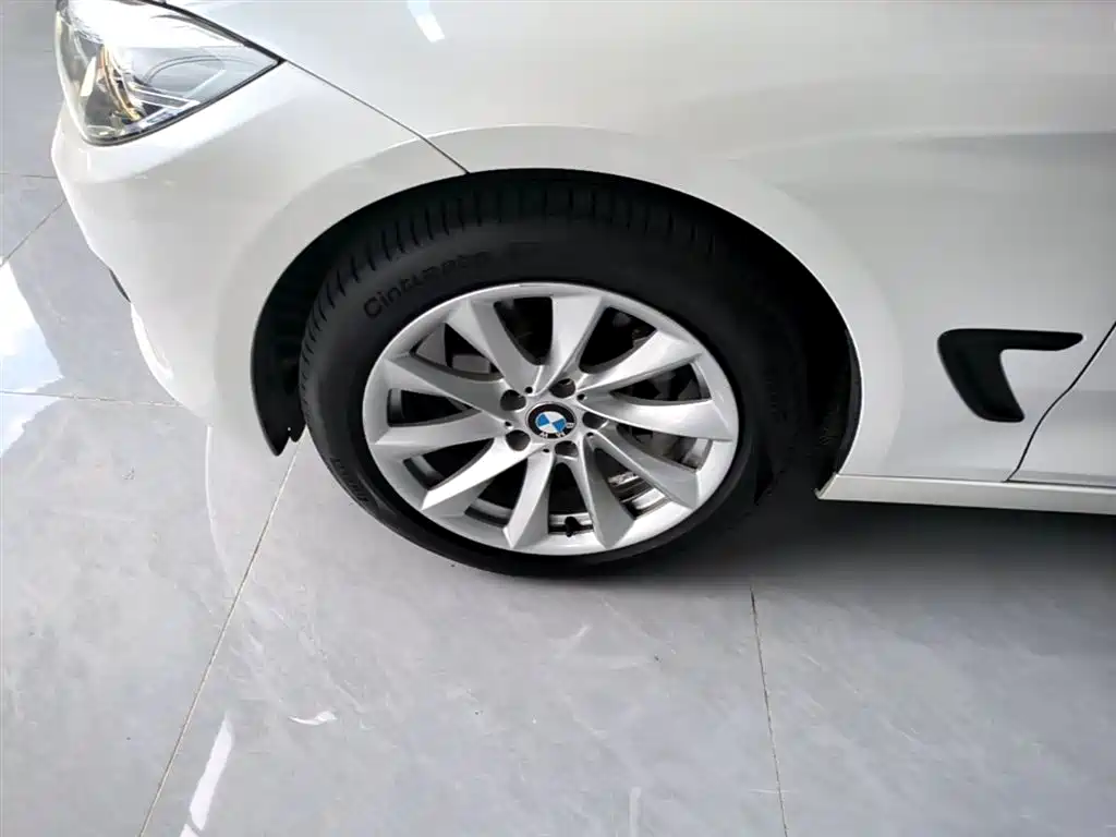BMW 3 Series GT 2019 320i Fashion Model фото 23