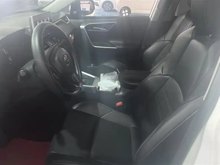 Toyota Wildlander 2020 2.0L CVT AWD Premium Edition фото 9