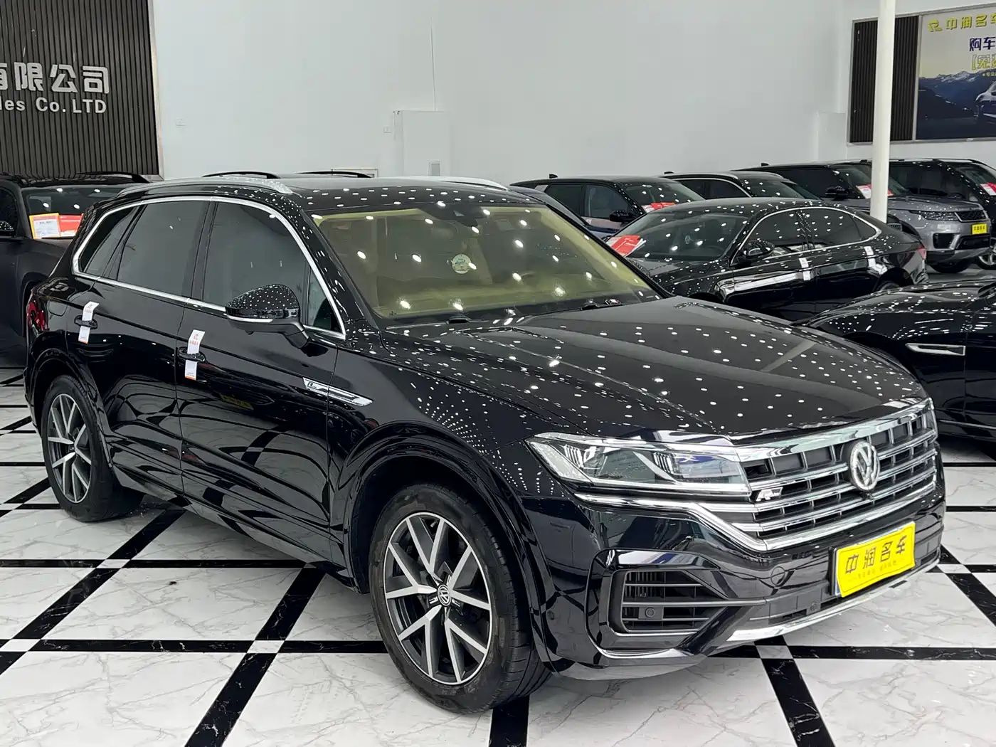 Volkswagen Touareg 2019 3.0TSI Sharp Edge Edition China VI фото 17