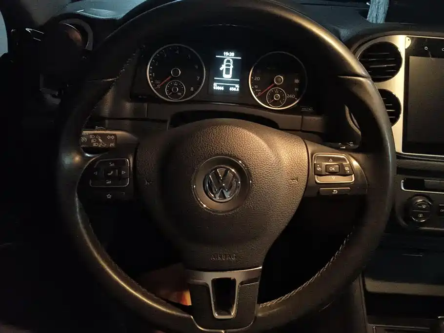 Volkswagen Tiguan 2016 Model 300TSI Automatic 4WD Trend Vision Edition фото 15