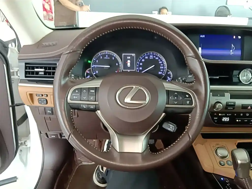Lexus ES 2015 200 Elite Edition фото 11