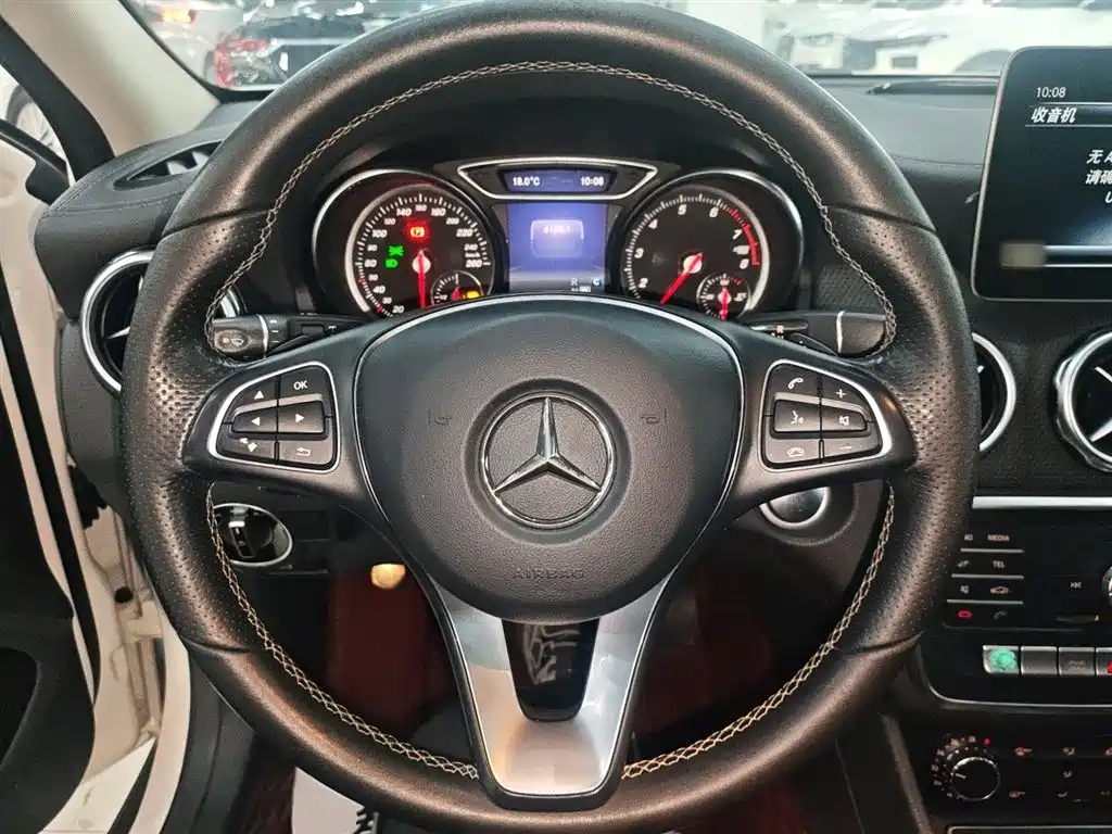Mercedes-Benz GLA 2018 GLA 200 Fashion фото 7