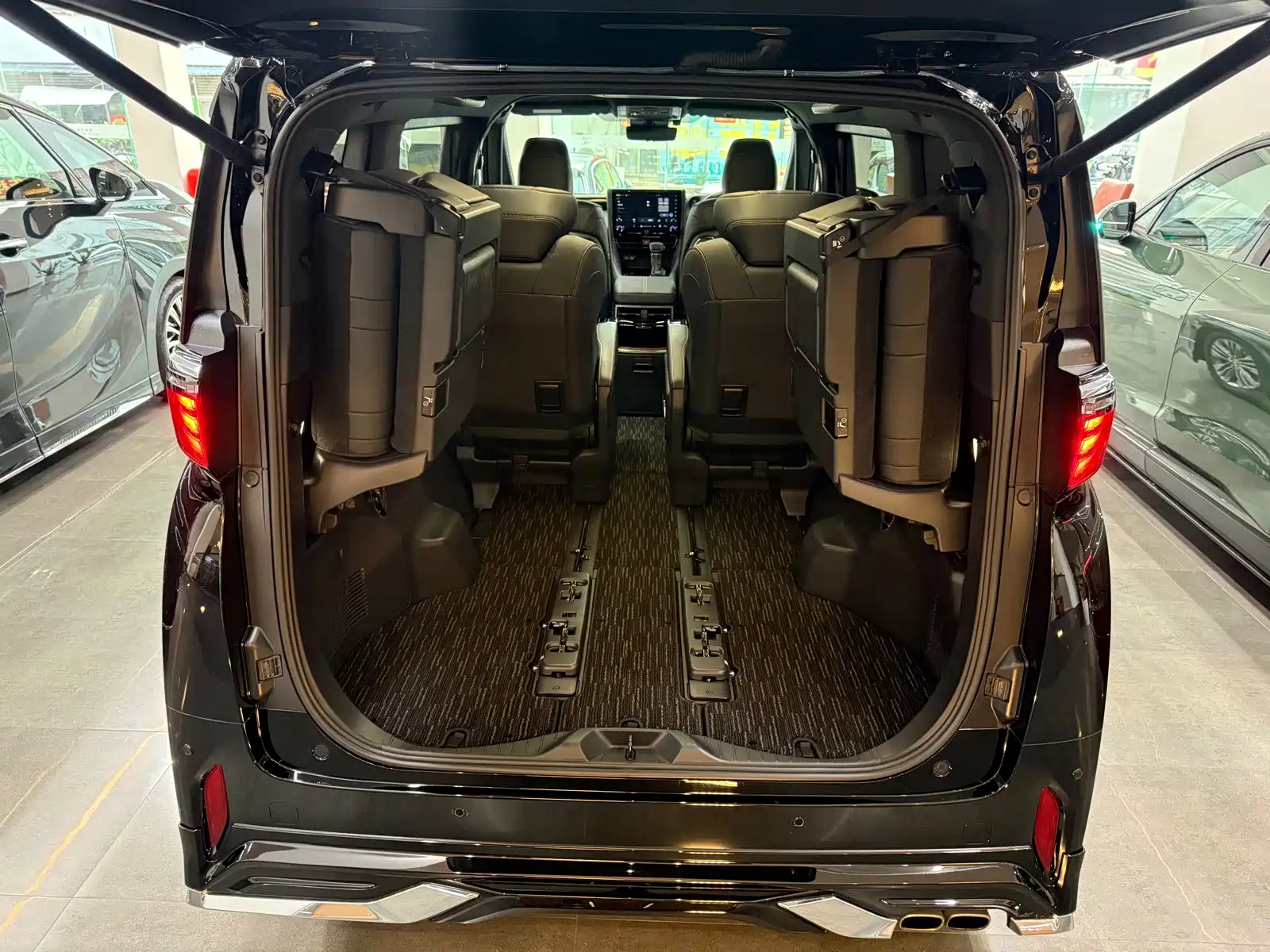 Photo 15 - Toyota Alphard