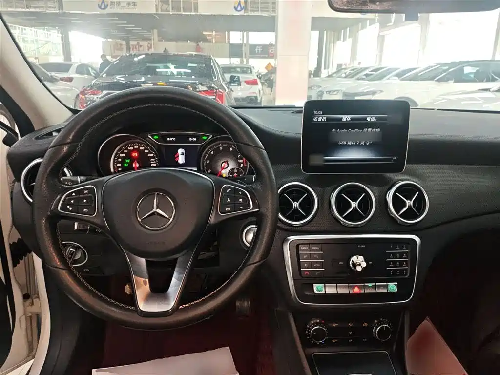 Mercedes-Benz GLA 2018 GLA 200 Fashion фото 6