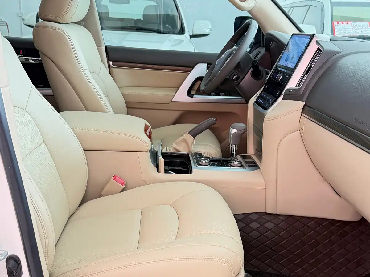 Toyota Land Cruiser 2012 4.0L Automatic VX фото 4