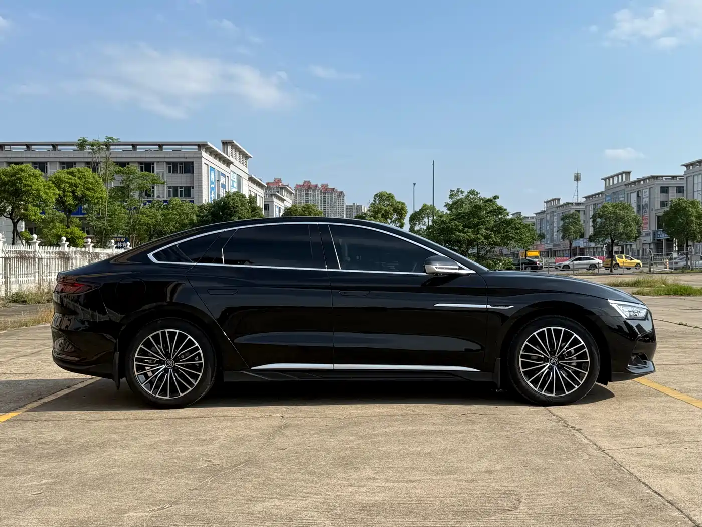 BYD Han 2024 DM-i Glory Edition 121KM Honor фото 13