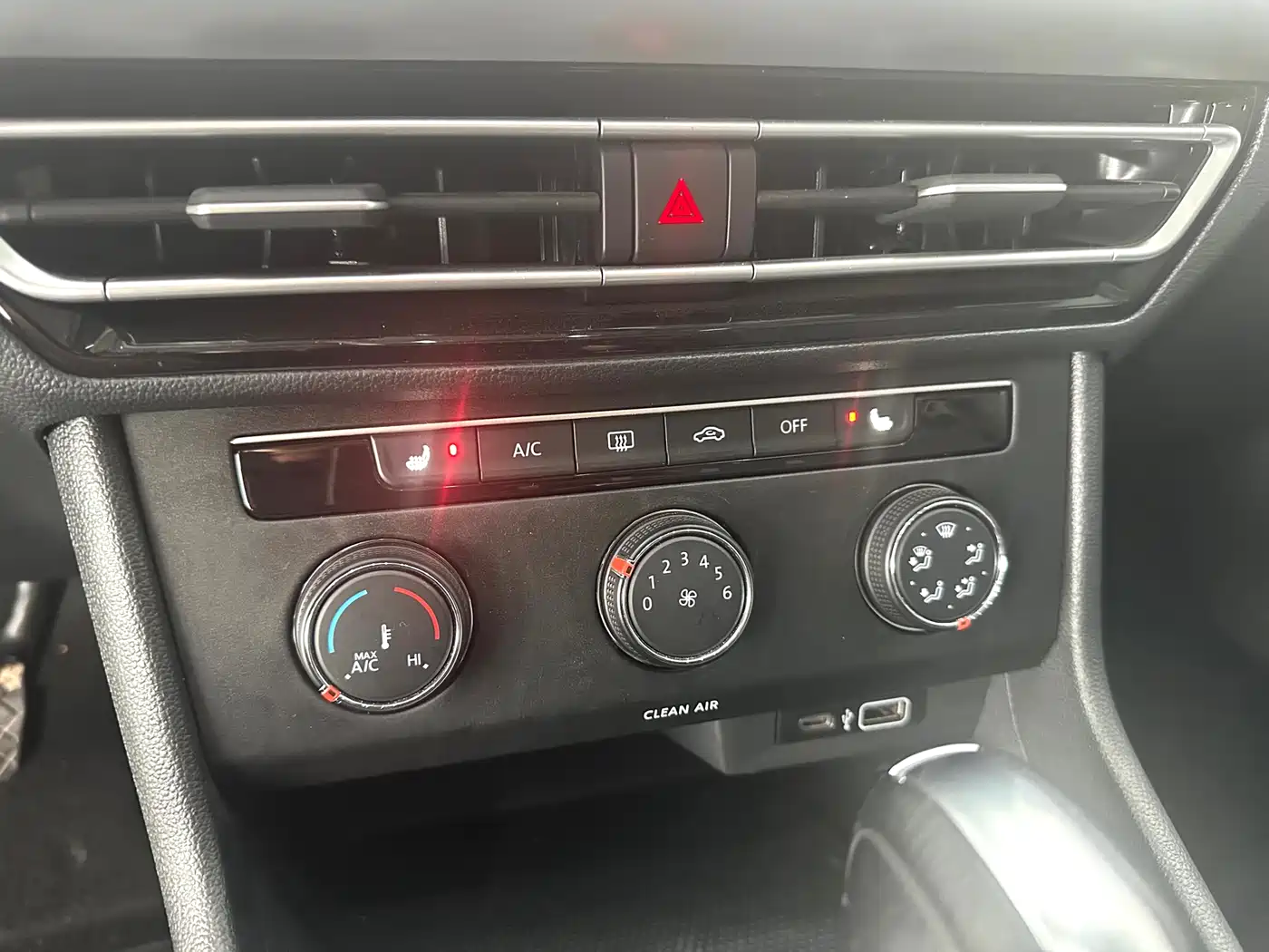 Volkswagen Lavida 2023 Facelift 1.5L Automatic 5 Million Edition фото 15