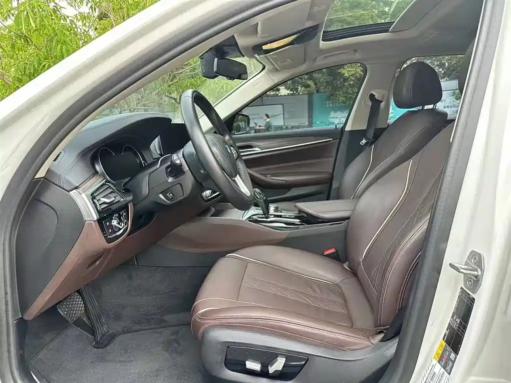 BMW 5 Series New Energy 2019 530Le Luxury Package фото 23