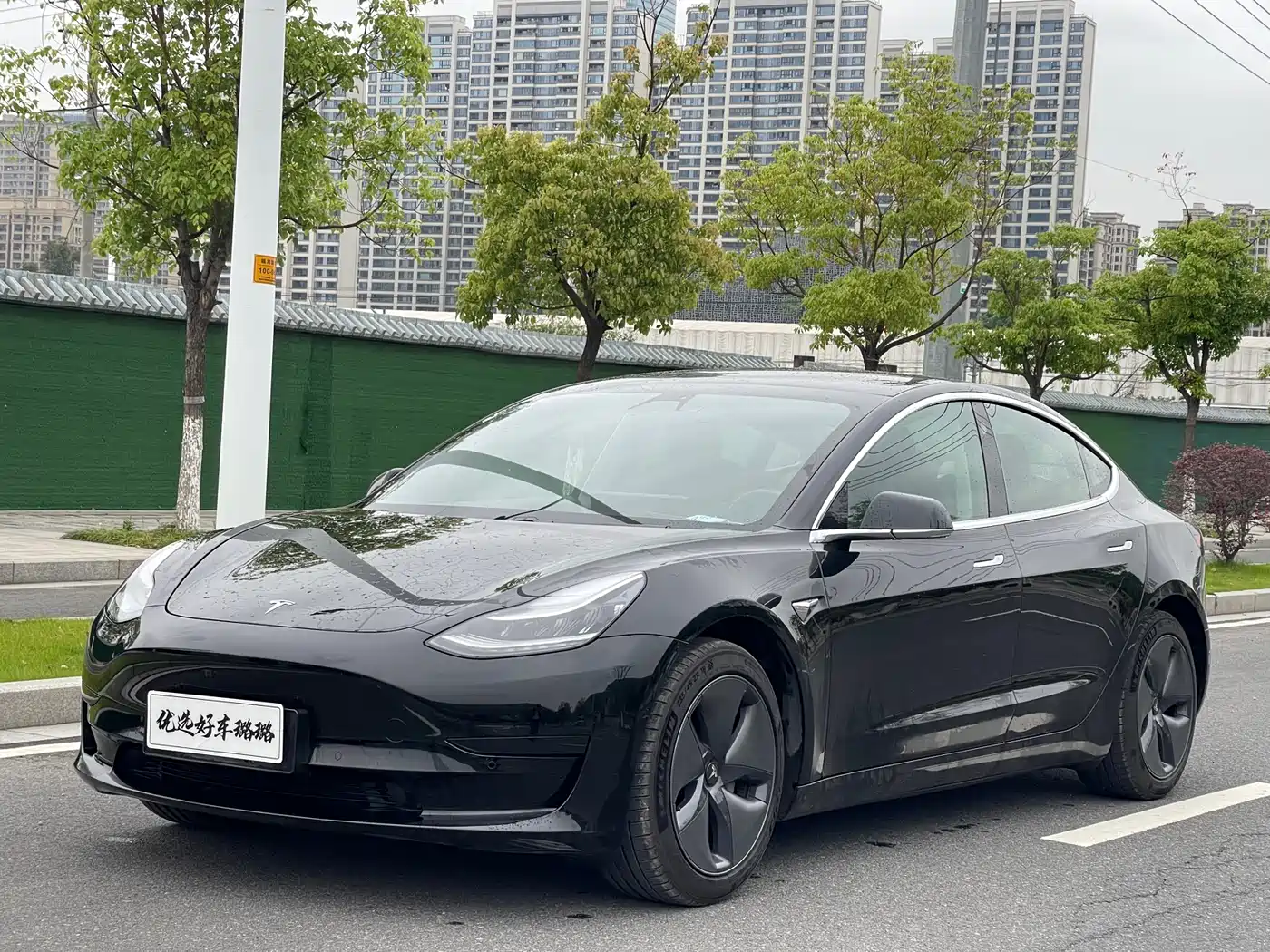 TESLA MODEL 3