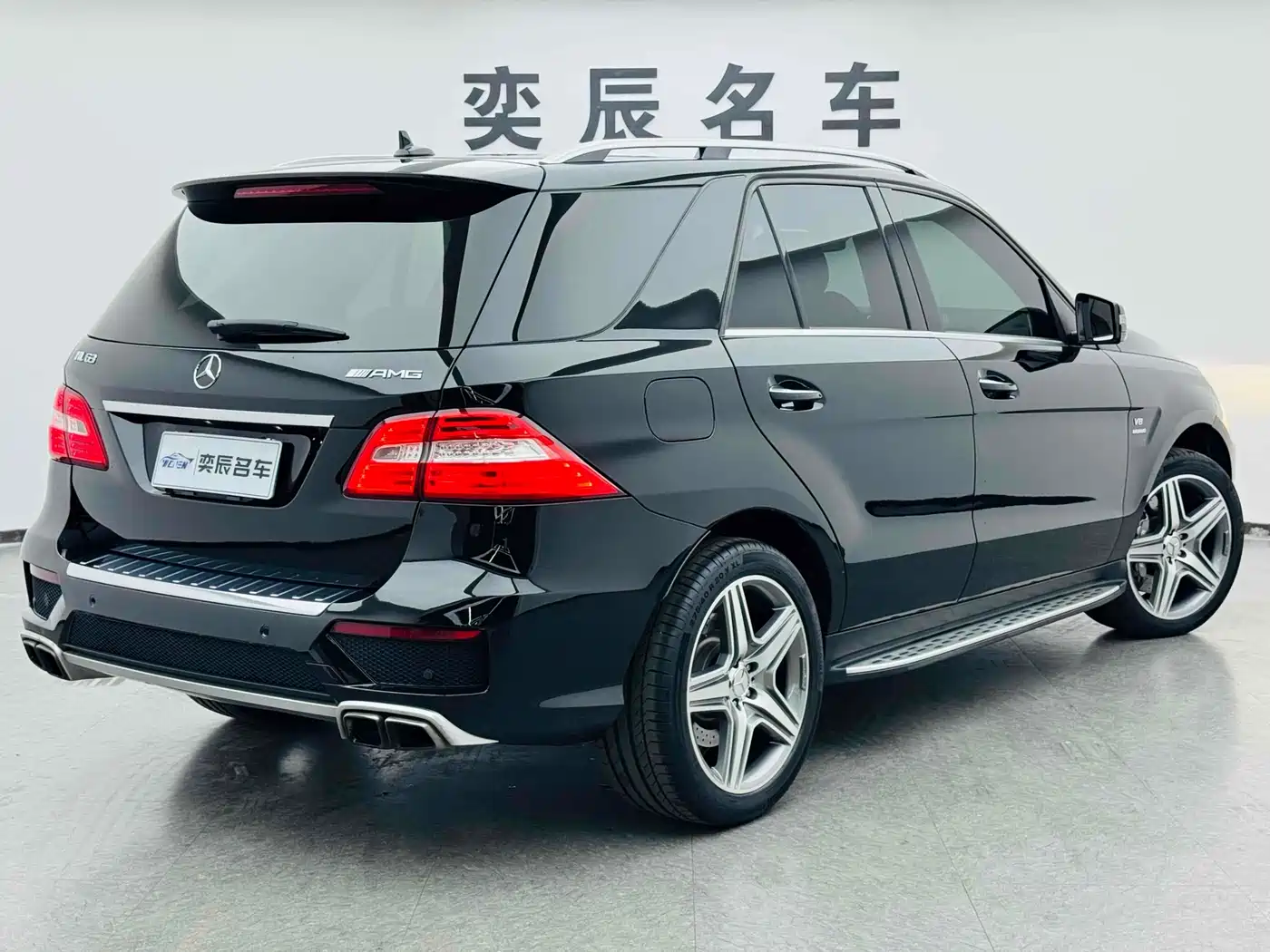 Mercedes-Benz M-Class AMG 2012 AMG ML 63 фото 6
