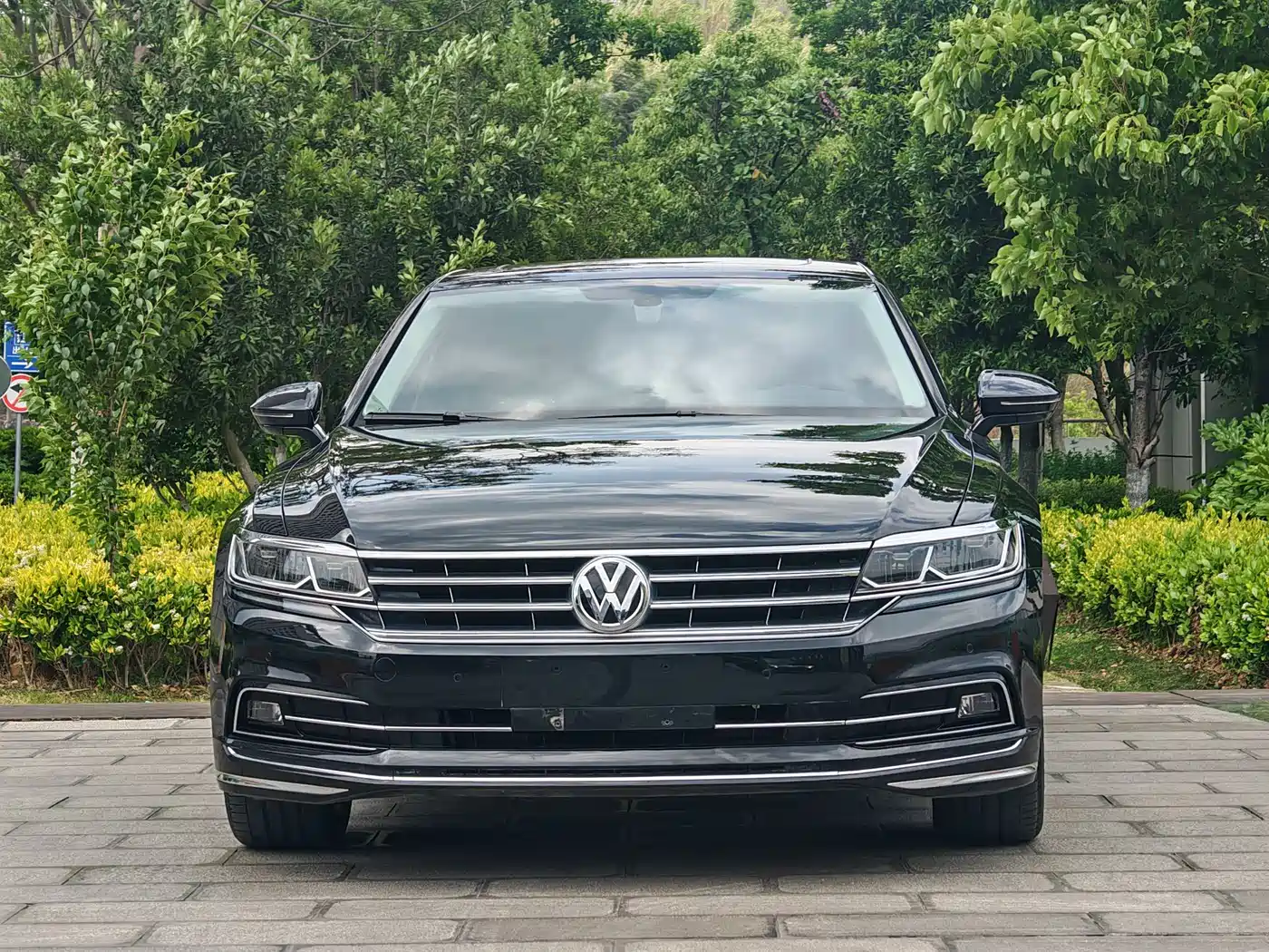 Volkswagen Phideon 2018 Facelift 380TSI FWD Business фото 2