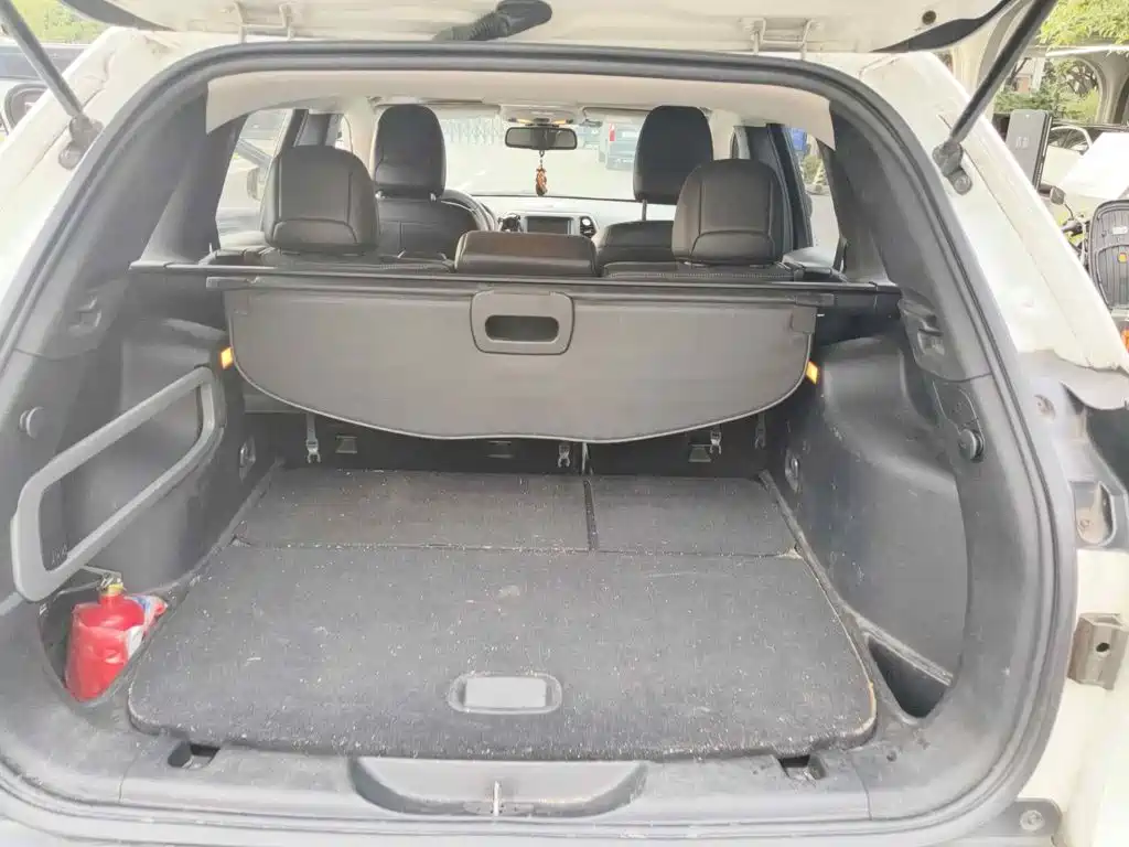 Фото 5 - Jeep Cherokee