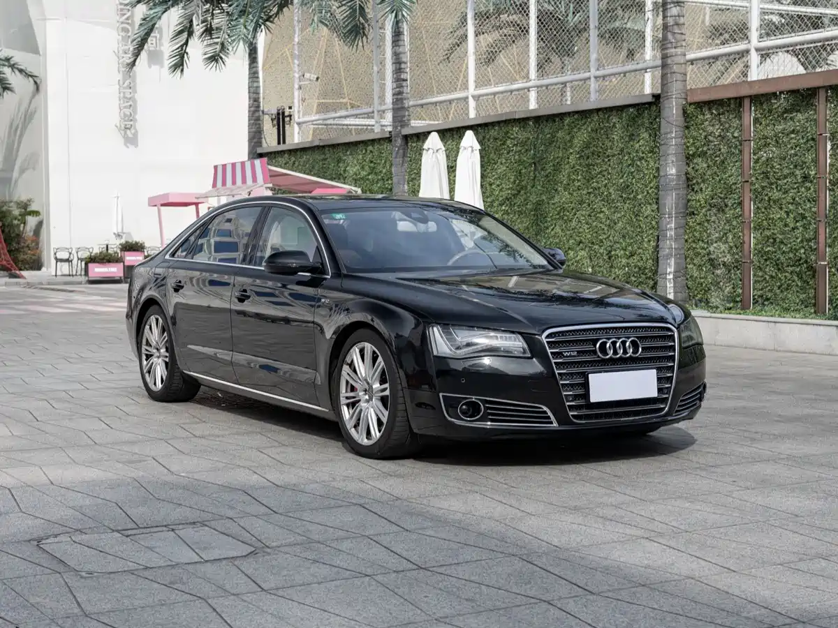 Фото 3 - Audi A8