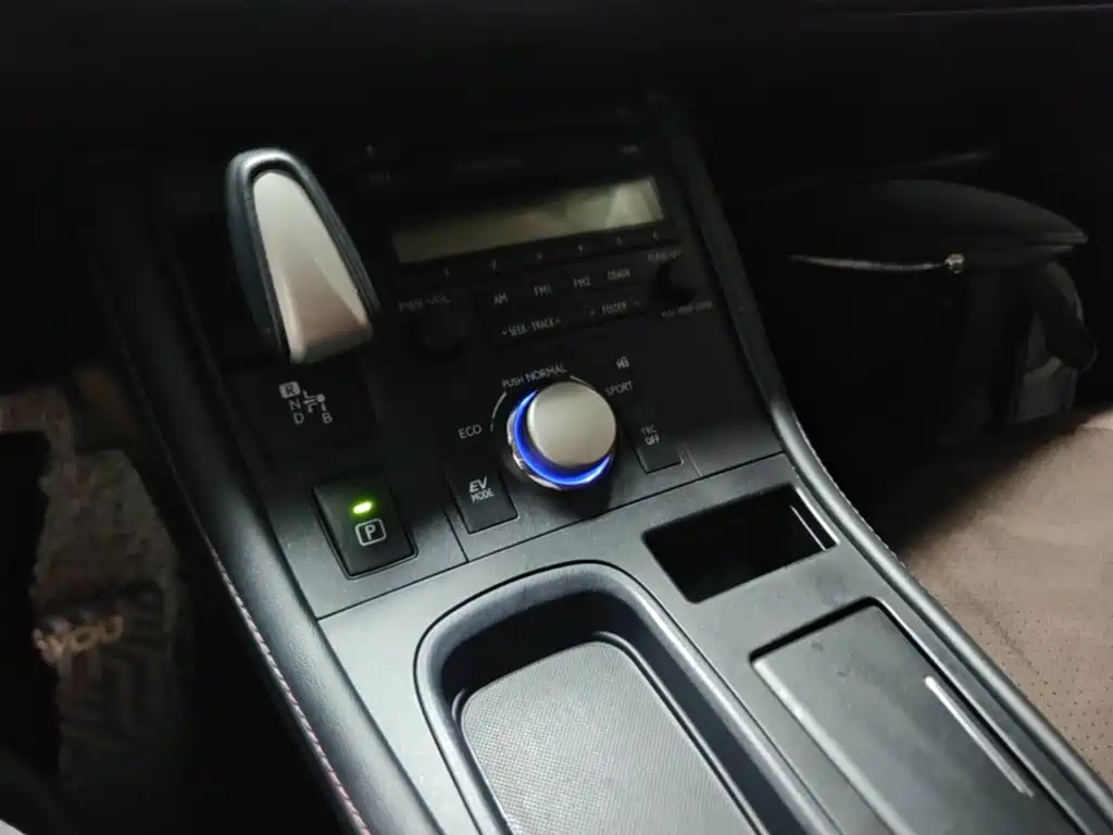 Фото 14 - Lexus CT