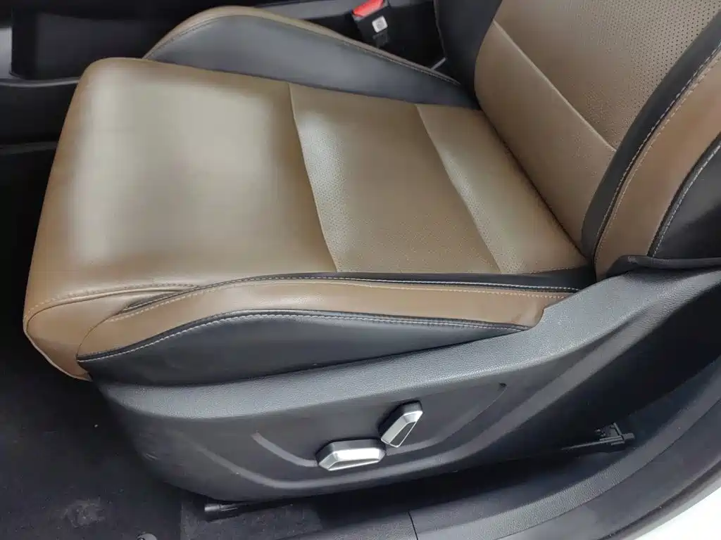 Фото 20 - Geely Coolray