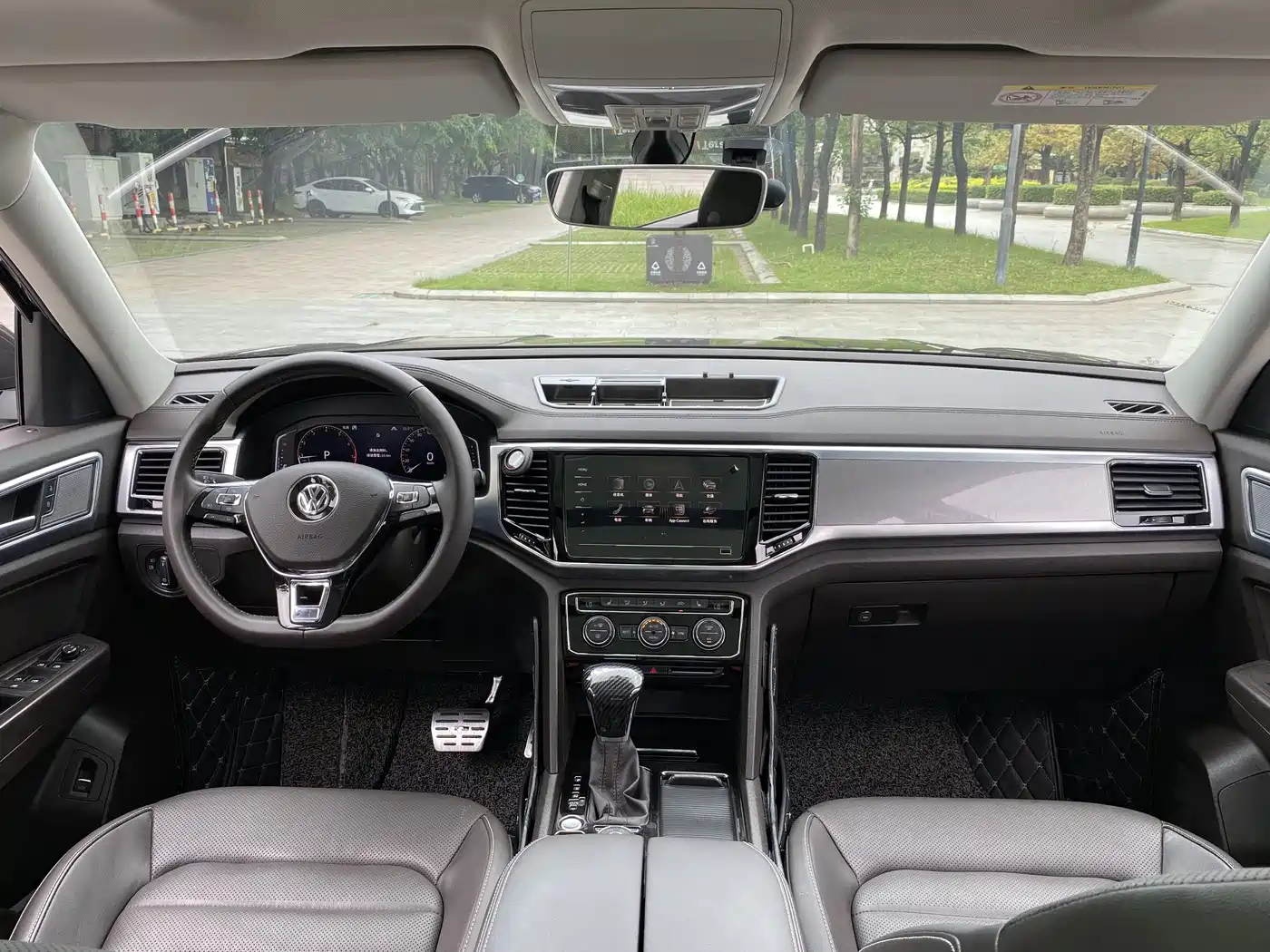 Volkswagen Teramont 2019 380TSI 4WD Luxury Edition China VI фото 4