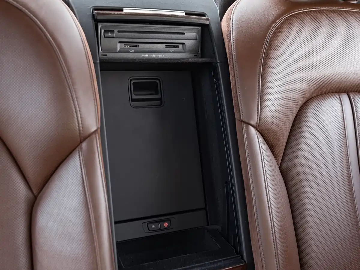 Фото 30 - Audi A8