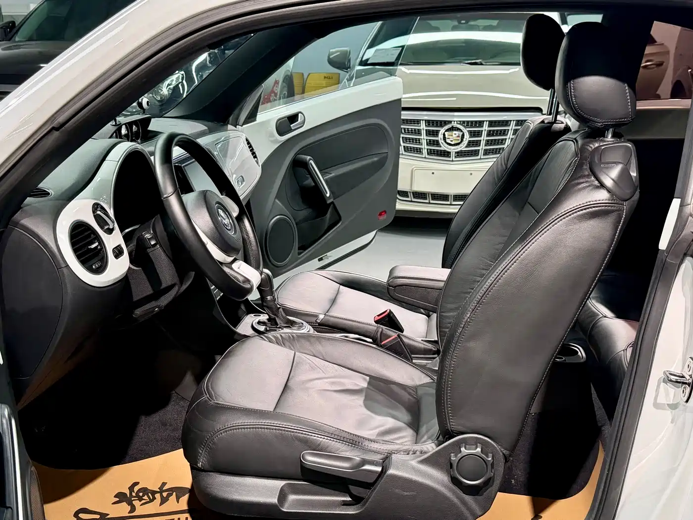Volkswagen Beetle 2013 1.4TSI Fashion Edition фото 8