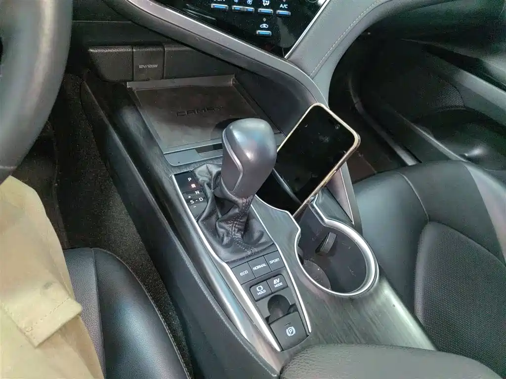 Toyota Camry 2023 Hybrid 2.5HGVP Leading Edition фото 10