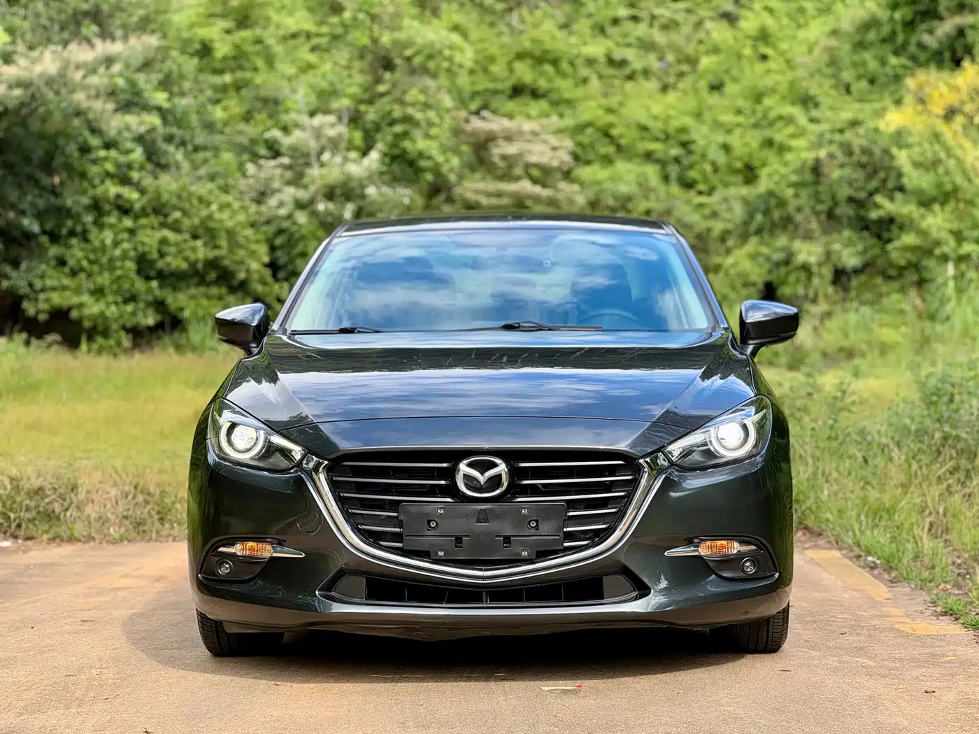 Photo 2 - Mazda Mazda 3