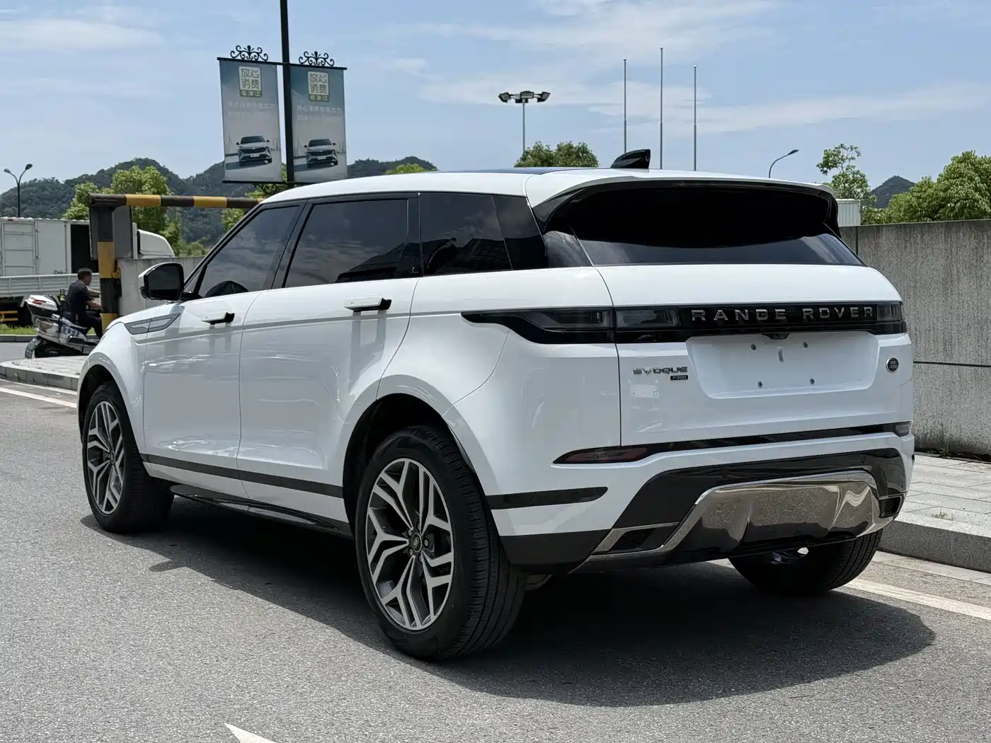 Land Rover Range Rover Evoque 2022 Range Rover Evoque L 249PS R-Dynamic HSE Luxury Edition фото 5