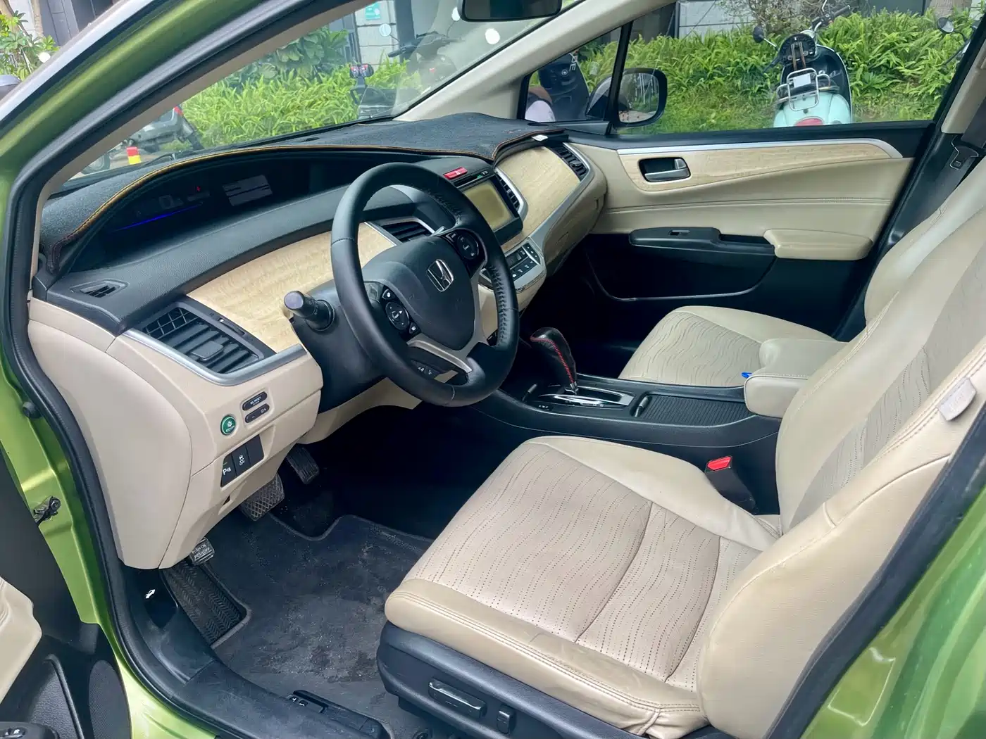 Honda Jade 2013 1.8L CVT Luxury 6-seater фото 4