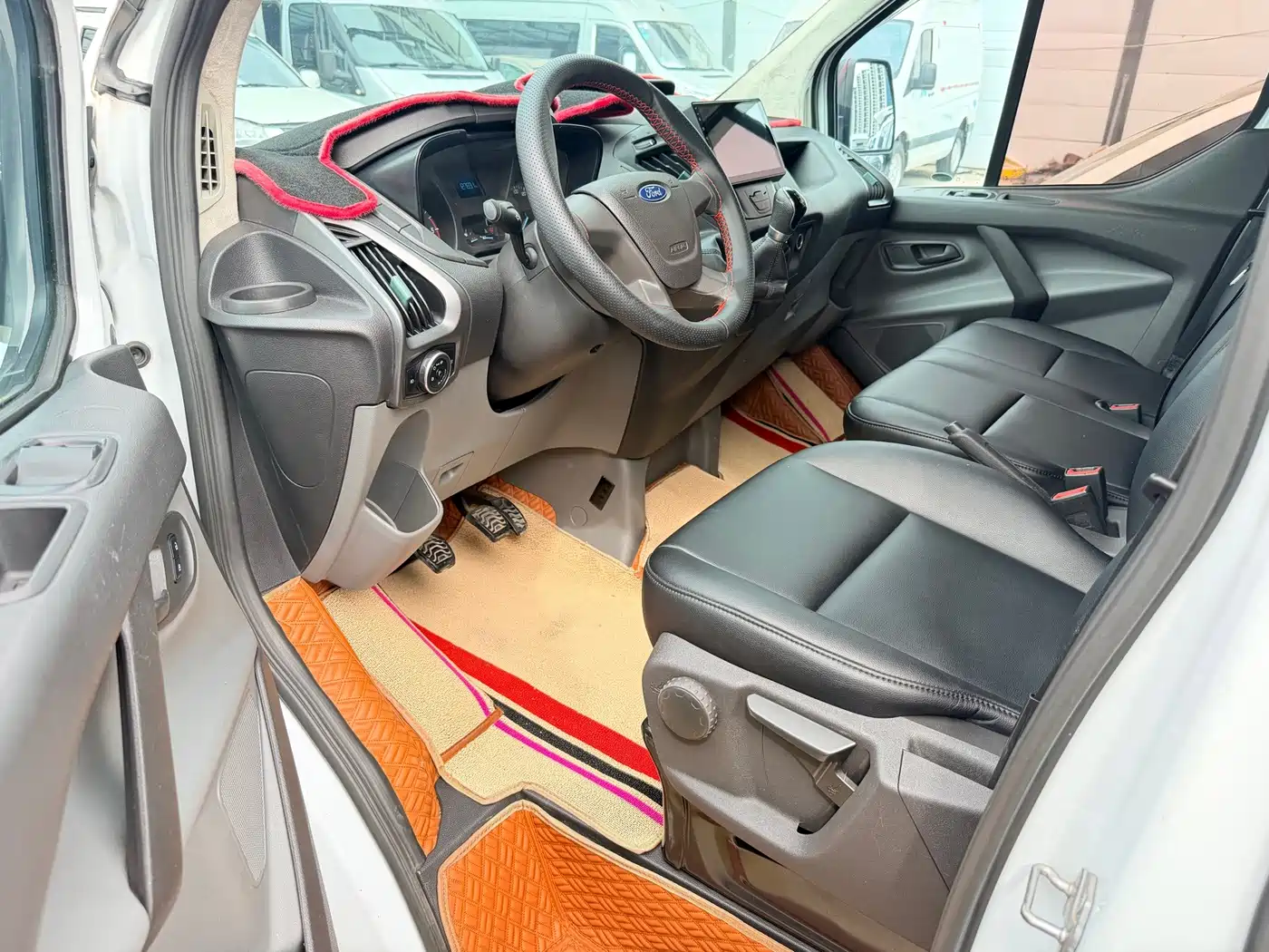 Ford Transit 2018 2019 2.0T Diesel Multi-Purpose Commercial Vehicle Medium Wheelbase Medium Roof 6-Seater China VI